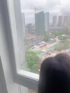 落地窗后入小骚货(被塔吊司机看到了)