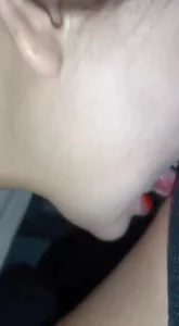 骚眼镜姐舌尖挑逗舔奶头