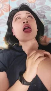 掐着母狗脖子窒息内射