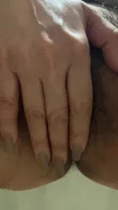 美少妇受不了自慰