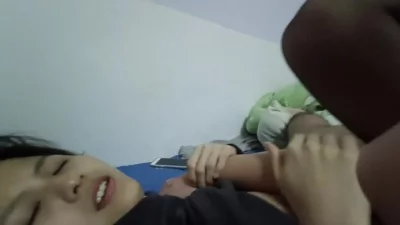 侧入小母狗叫得很大声
