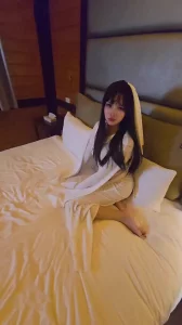 大奶美鲍颜值女模幽灵娘被摄影师潜规则连玩带操的
