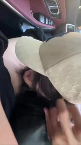 极品网红给富哥当小三在宝马上随时口交吞精