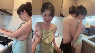 美女同事请我到她家做客！全裸套围裙做饭姿色诱人难以把持