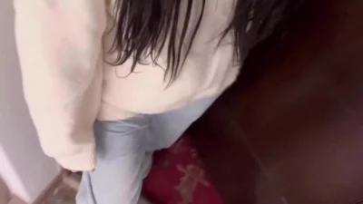 去良家人妻家浴室大战！喝尿没射享受她老公都舍不得作践她的身体的玩法